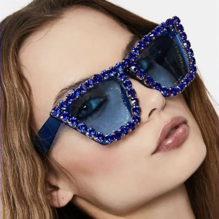 New Fashion Large Frame Inlaid Diamond Women's Sunglasses display picture 1