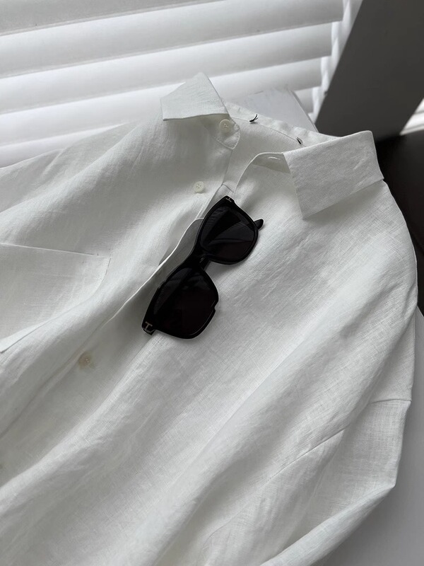 女性用の白い綿とリネンの日焼け止めシャツ、夏のゆったりとしたカジュアルなトップス、レイジースタイルの薄いジャケット、リネンの微透けシャツ|undefined
