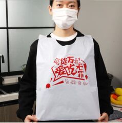 Pe使い捨てエプロン独立包装火鍋店焼肉外食ザリガニ防油プラスチックよだれかけ卸売り