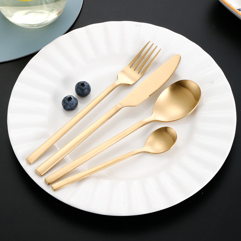 Cuchillo de filete occidental y tenedor cuchara de postre conjunto de vajilla de cuatro piezas Mango cuadrado coreano de acero inoxidable mate cepillado cuchillo y tenedor traje de cuchara