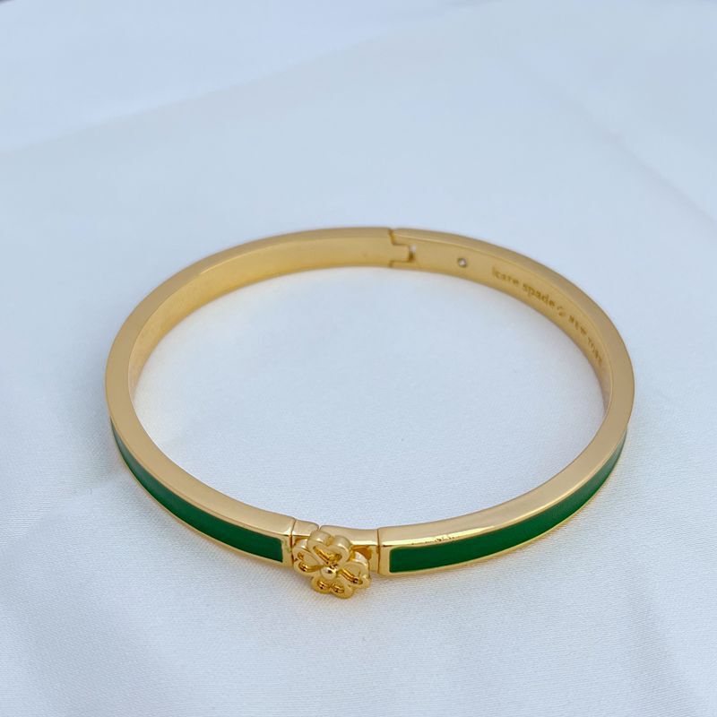 New fashion light luxury elegant simple enamel glaze inlaid Clover niche design women's metal bracelet New fashion light luxury elegant simple enamel glaze inlaid Clover niche design women's metal bracelet
