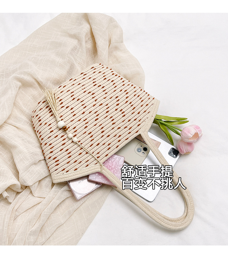 A trendy and stylish underarm bag for summer, a simple single-shoulder bag for women, and a fashionable, casual, and high-quality bag undefined