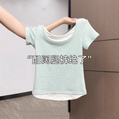 ドーパミンライトグリーンフェイクツーピーススプライシング右肩半袖Tシャツレディース夏新作スリムユニークニッチトップ
