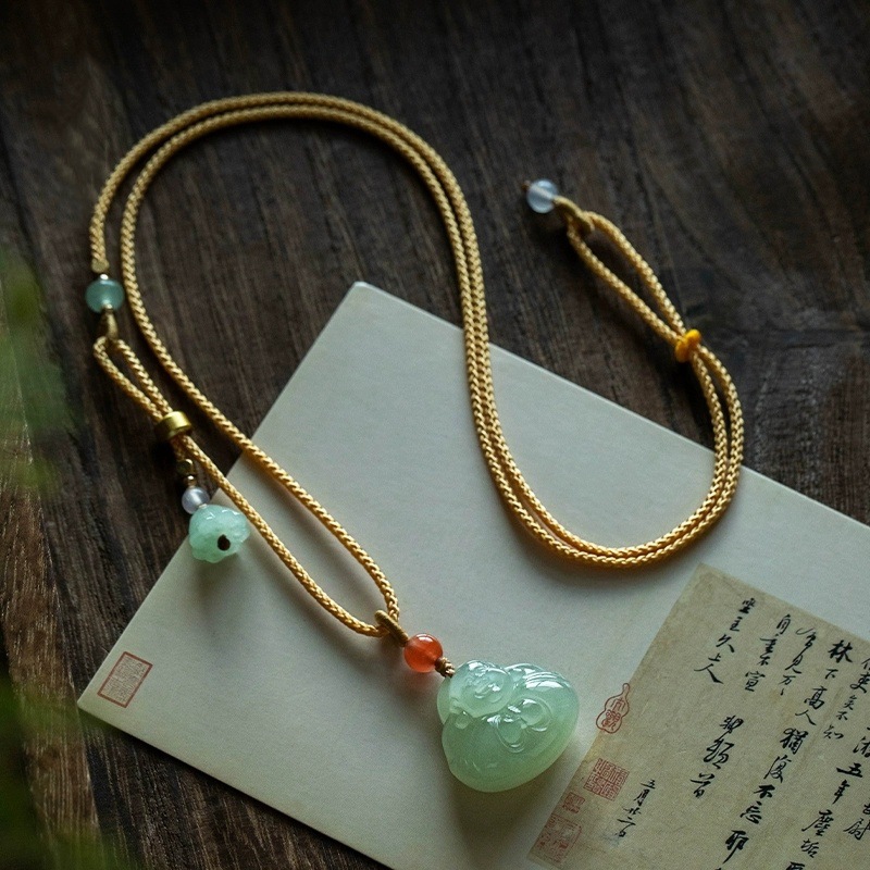 자연적인 HETIAN JADE QINGSHUI 껴안는 부처님 모직 사슬 QINGSHUI 컬러 제이드 큰 배 부처님 남성 펜던트 옥 페이끈 목걸이