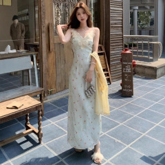 ぽっちゃりさん向け特大サイズ、純粋な欲望風レースVネック花柄キャミワンピース、女性用2025年秋、スリムで細見えするロングドレス