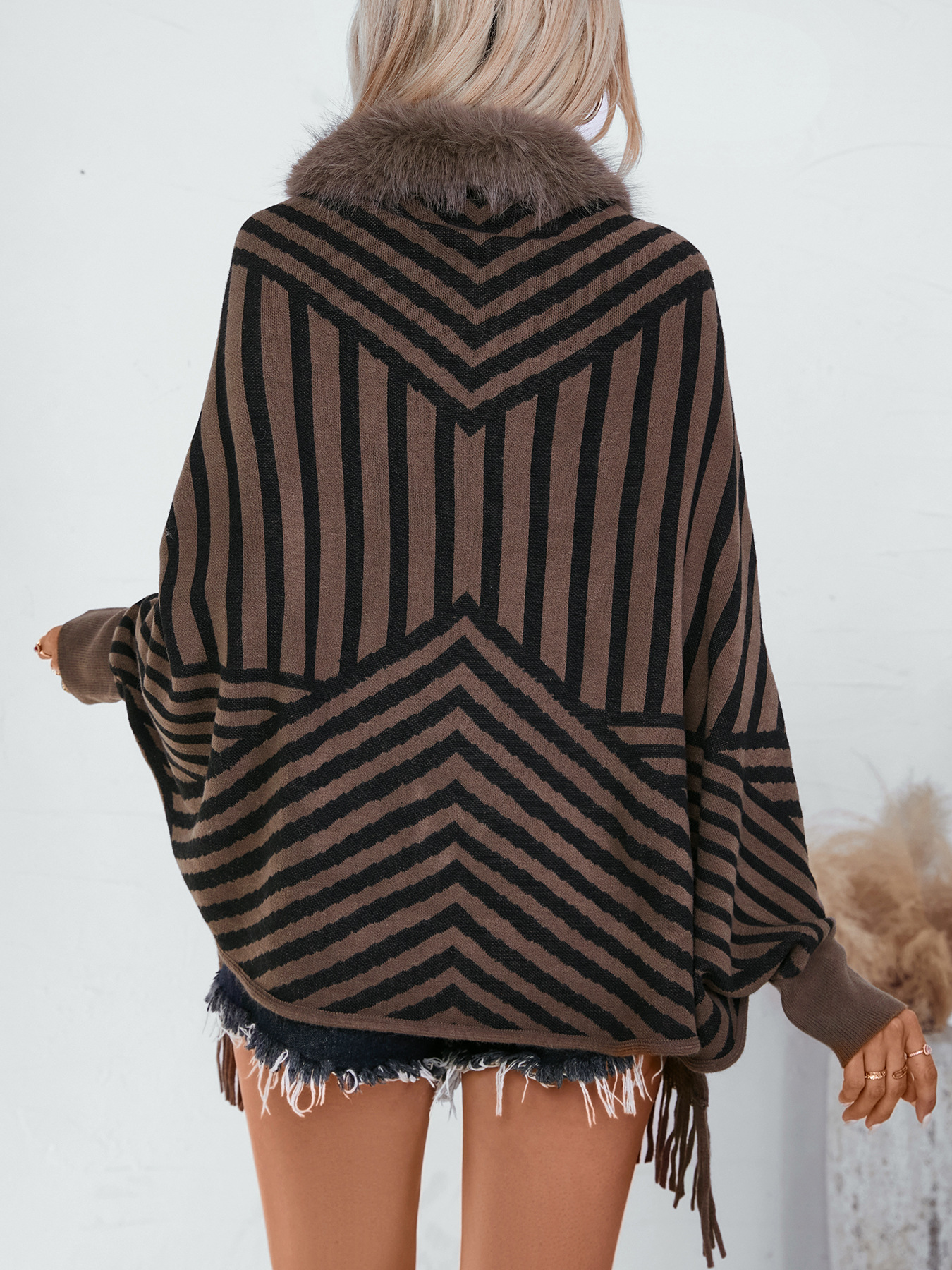 Cape châle tricotée à franges rayée à la mode sur toute la cape avec un pull écharpe femme_voghion.com
