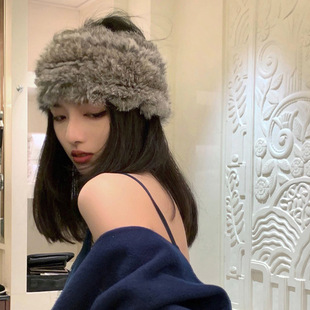 Internet celebrity rabbit hair with hand -woven knitted fur bib to keep warm empty top plush hat girl autumn and winter tide