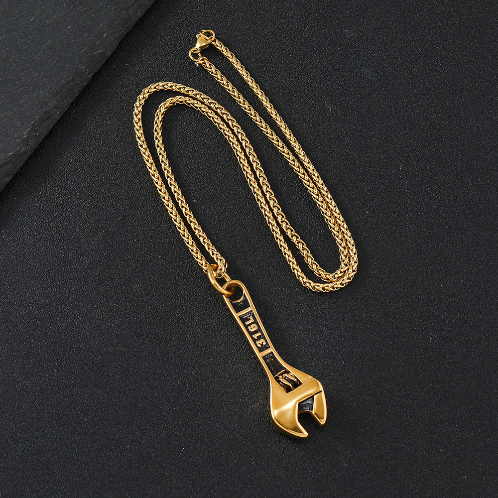 Collana con pendente a forma di chiave inglese personalizzata_voghion.com