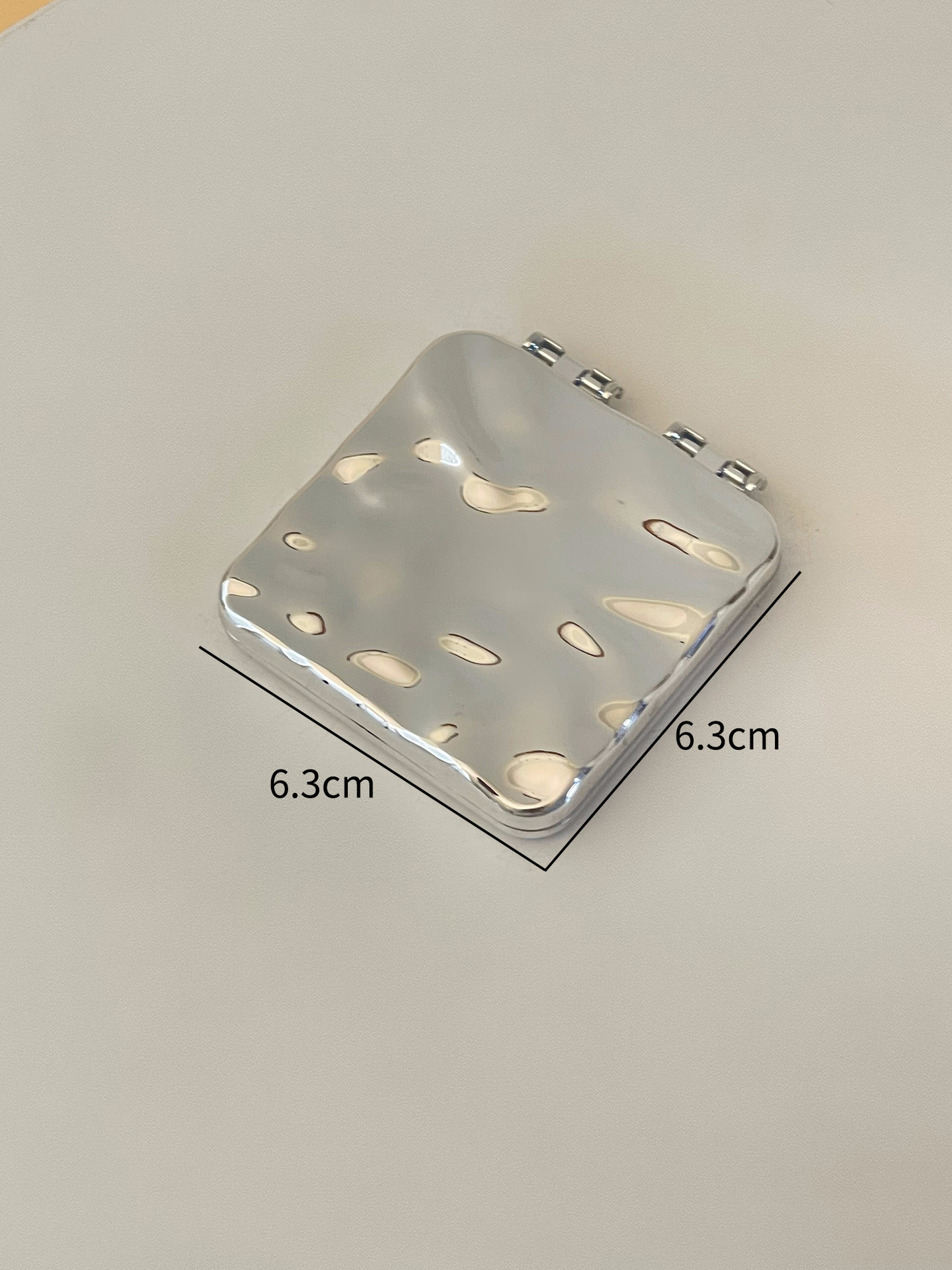 2024 nuevo LED espejo de maquillaje plegable portátil HD estudiante dormitorio princesa escritorio pequeño espejo con luz