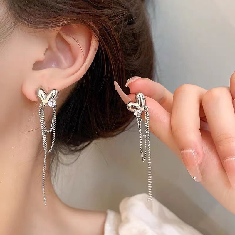 Pendientes largos con flecos elegantes y diamantes con aguja de plata Pendientes de todo fósforo de temperamento de nicho Pendientes simples y ligeros de lujo de alta gama Mujeres