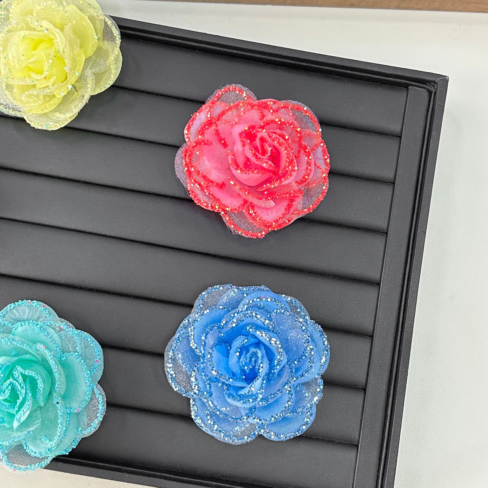 Hermoso multicolor polvo brillante tela de malla color brillante hecha a mano accesorios para el cabello DIY ropa de decoración zapatos de mujer sombreros material de bolsas