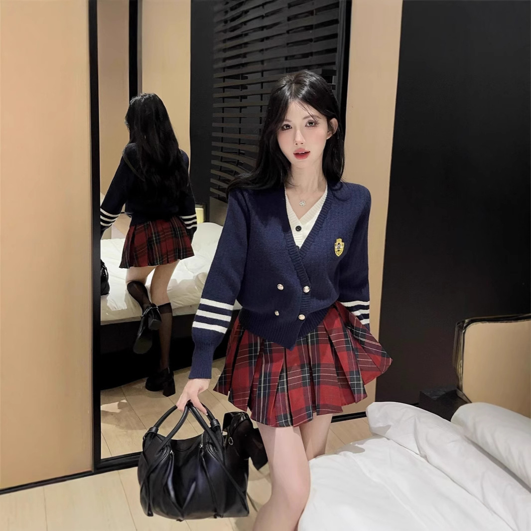 한국식 아카데미식 세트 나이 줄이기 더블 브레스트 페이크 투피스 니트 카디건 올매치 플레이드 스커트