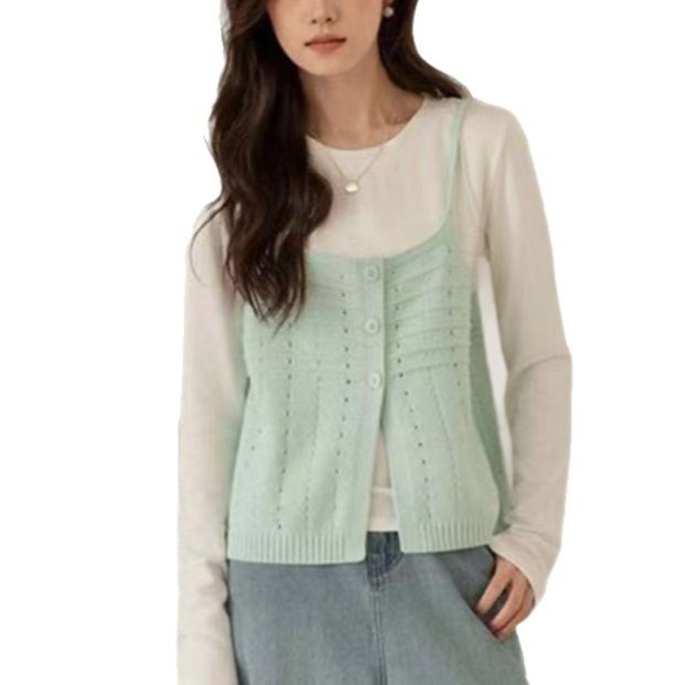 Camisola pequeña corta de punto hueco verde claro para mujer a principios de primavera, ropa exterior apilada, blusa de reducción de edad dulce