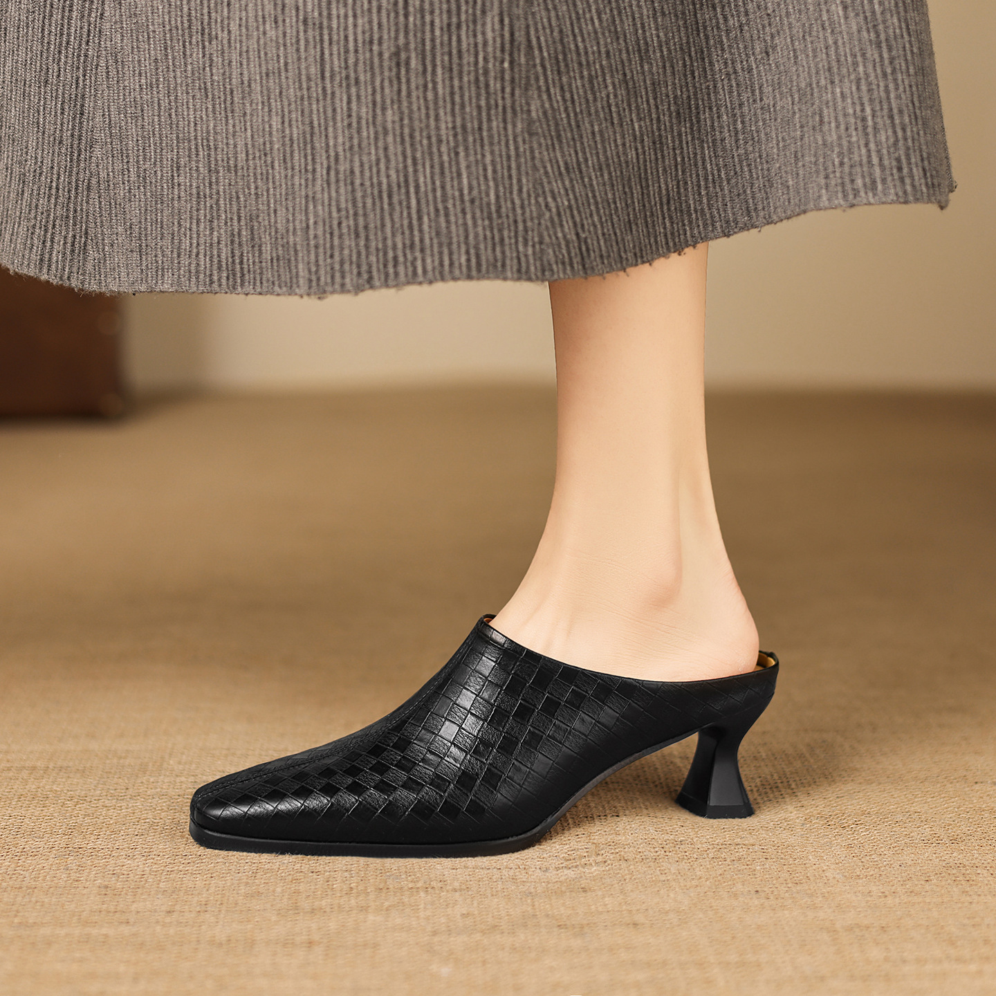 Sandal nữ bít mũi gót thô 5 cm, da bò đơn giản mùa xuân hè — đen