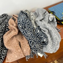 秋冬季复古老花羊毛混纺保暖防风超大围巾外搭披肩两用女长方防寒