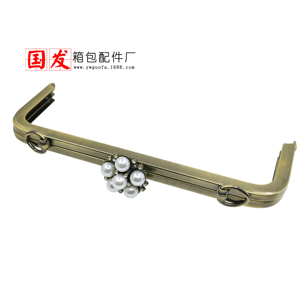 [Nuevo producto] agujero de tornillo 20 * 7.5cm cuadrado brillante perla cabeza de diamante oro bolso de mano tricolor