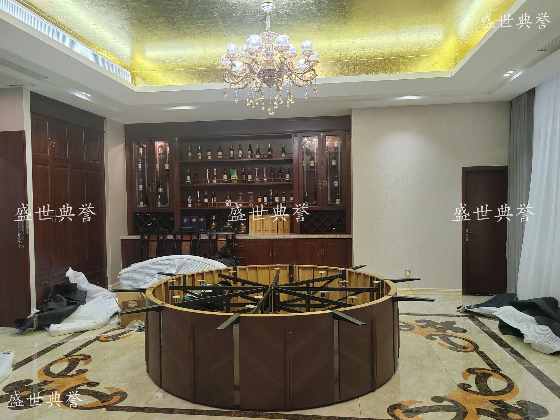 Taizhou hotel and catering furniture manufacturer direct sales: New electric dining tables for seafood restaurants, high-end solid wood round tables for clubs pic 2
