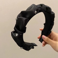 シンプルな韓国の高頭蓋頂気質ウォータードリル装飾サテンのしわの広い縁の高頭蓋頂は顔の小さな大腸輪のカチューシャを示している