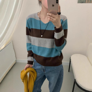 韩系撞色条纹v领针织衫女 2025秋季新款宽松慵懒毛衣打底上衣