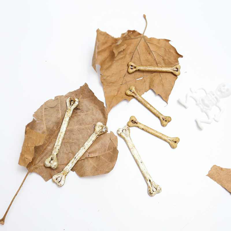 Zilin Cross-border Amazon Dead Day Halloween Gadgets DIY decorations with holes bones can be threaded bones