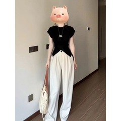 夏の小飛袖半袖tシャツは不規則に開いています。