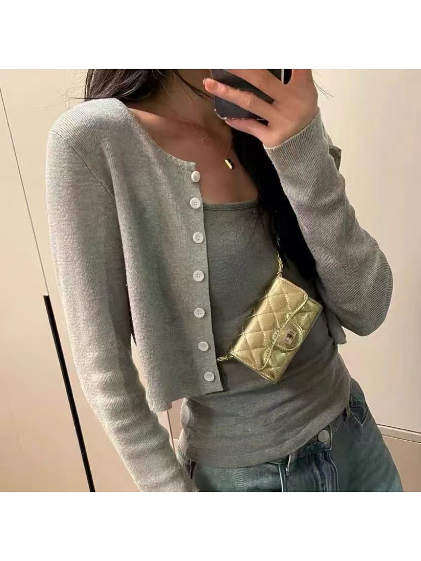 Bolsa transversal pequena quadrada acolchoada de luxo leve e sofisticada, com corrente requintada, porta-cartões mini versátil e moderno 008_voghion.com