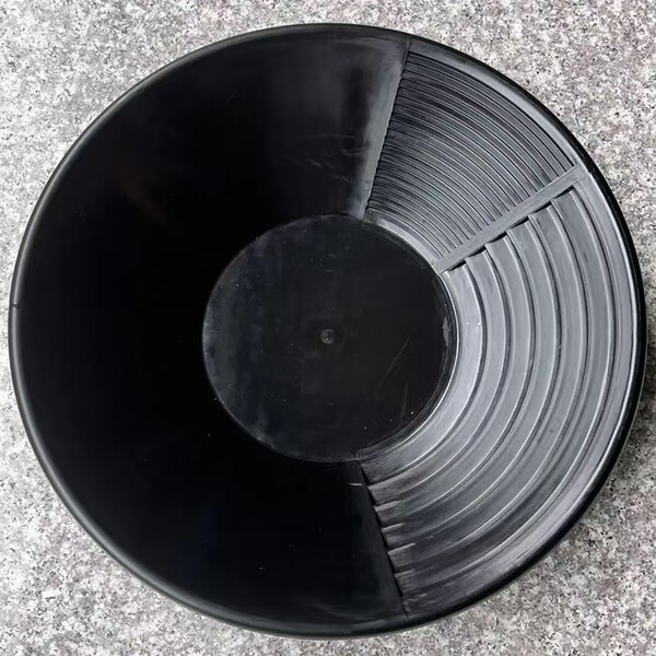 Wear-resistant and thickened plastic gold-rushing plate hand-crank…