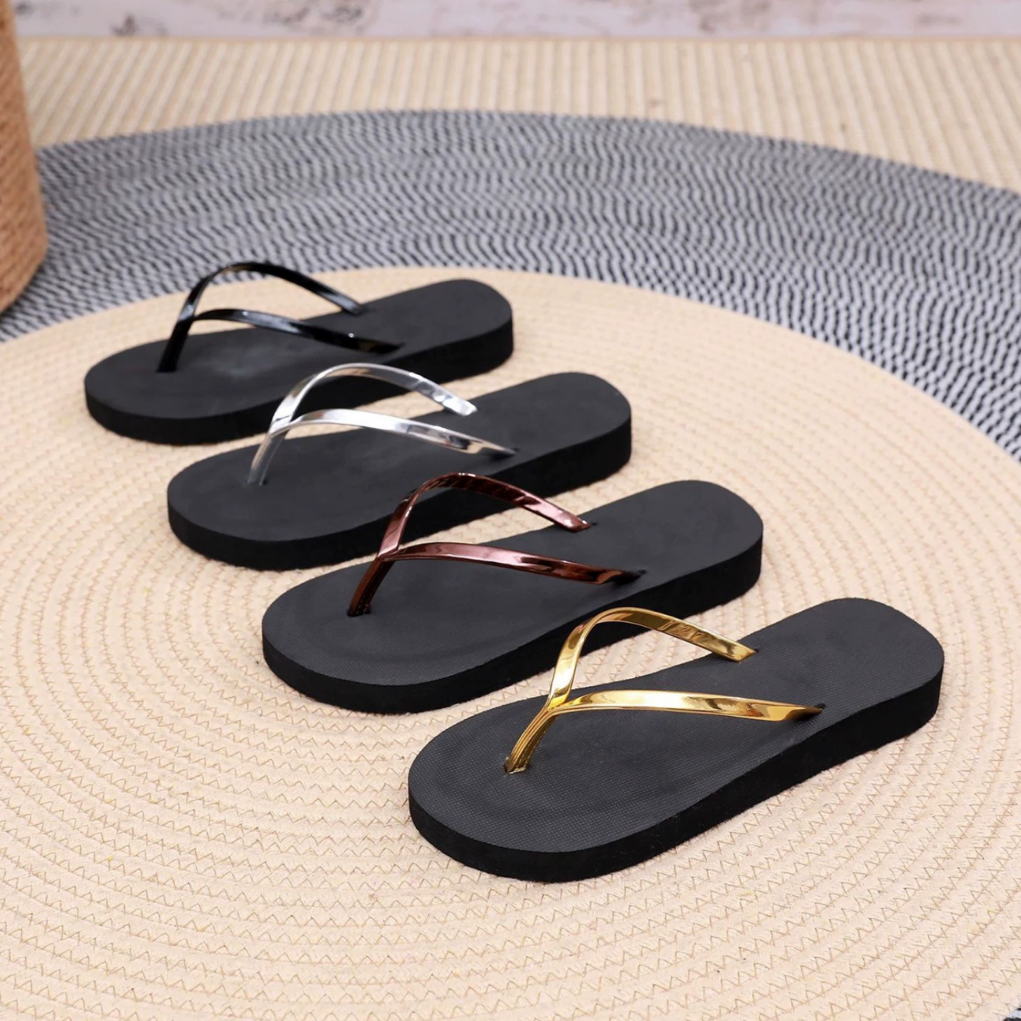 Летние новые шлепанцы на танкетке с перекрестным зеркалом и тонким ремешком, женская модная простая пляжная обувь, Нескользящие сандалии, уличные тапочки