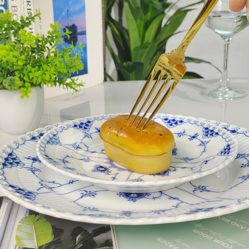 Royal brother Ben ha * root half lace Tang grass ruby red half lace size plate western plate blue red