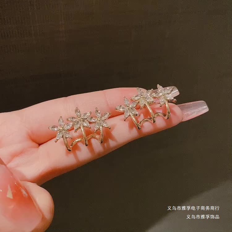 新款三朵金花耳钉潮ins小众个性耳钉韩国百搭气质网红款耳饰批发