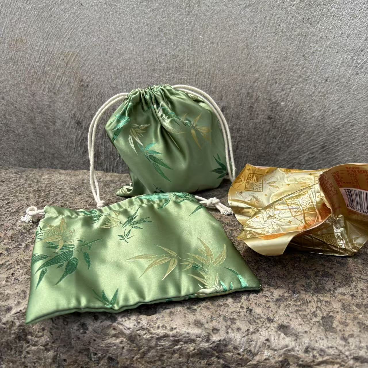 中国风端午新风尚竹叶绣花束口袋文玩袋