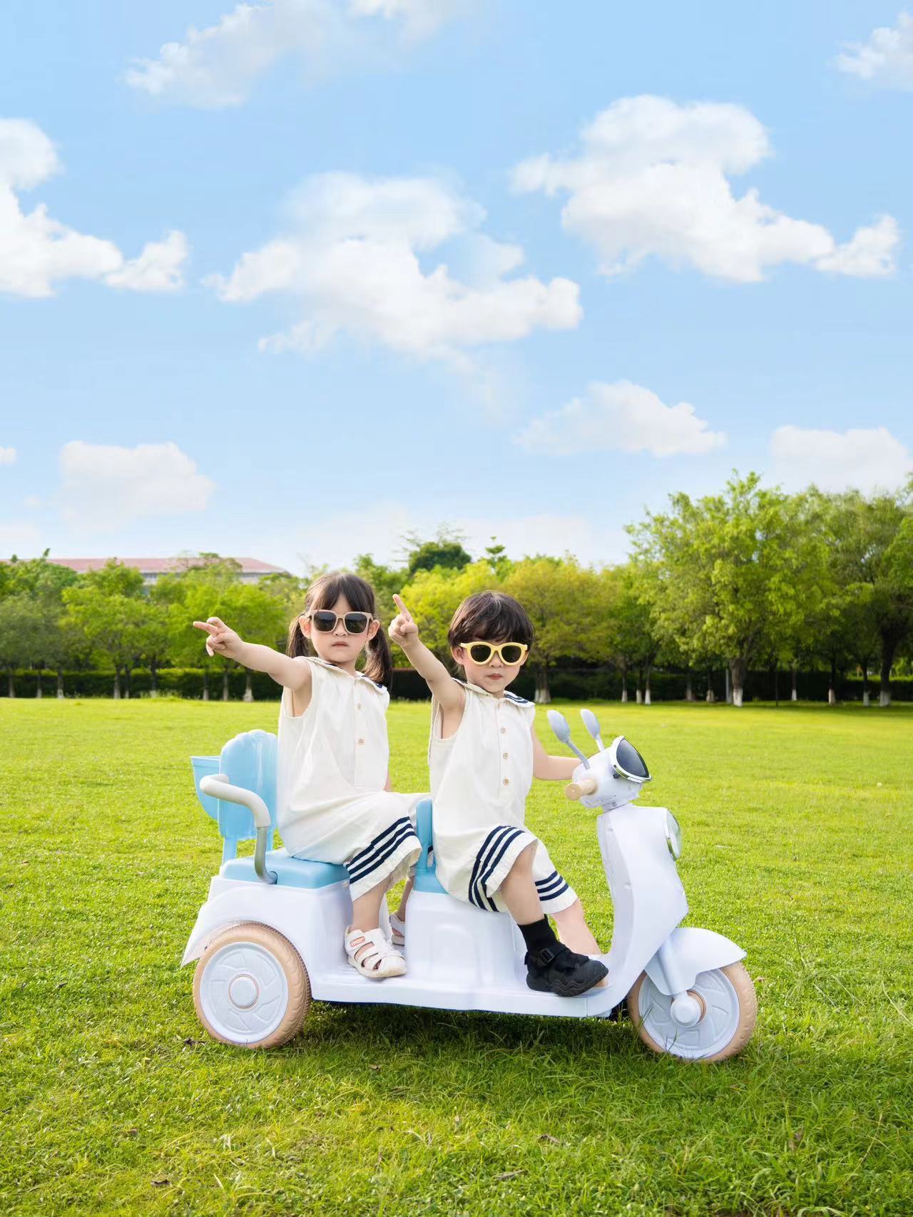 Blue and white single drive + double seat (6v4 battery)