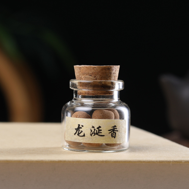 本物の香りを落とす手作りの香丸香薫車の沈香花の香りは香嚢香粒の瓶に入れることができます。|undefined