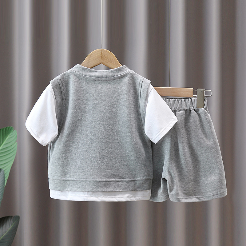 5013 Traje de verano para niños Traje casual de dos piezas de verano para bebés Nuevo estilo para niños Cool y guapo, estilo occidental, moda para niños de manga corta