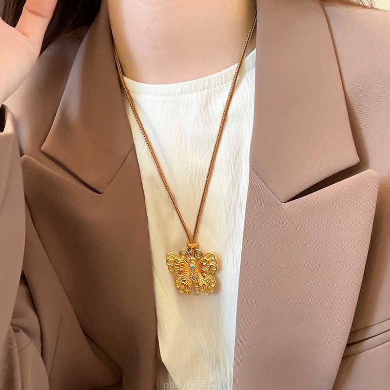 정통 WEI XUE의 같은 스타일 에나멜 선조 나비 모래 금 목걸이 액세서리 여성 고대 방법 새로운 중국 스타일의 긴 펜던트 머리