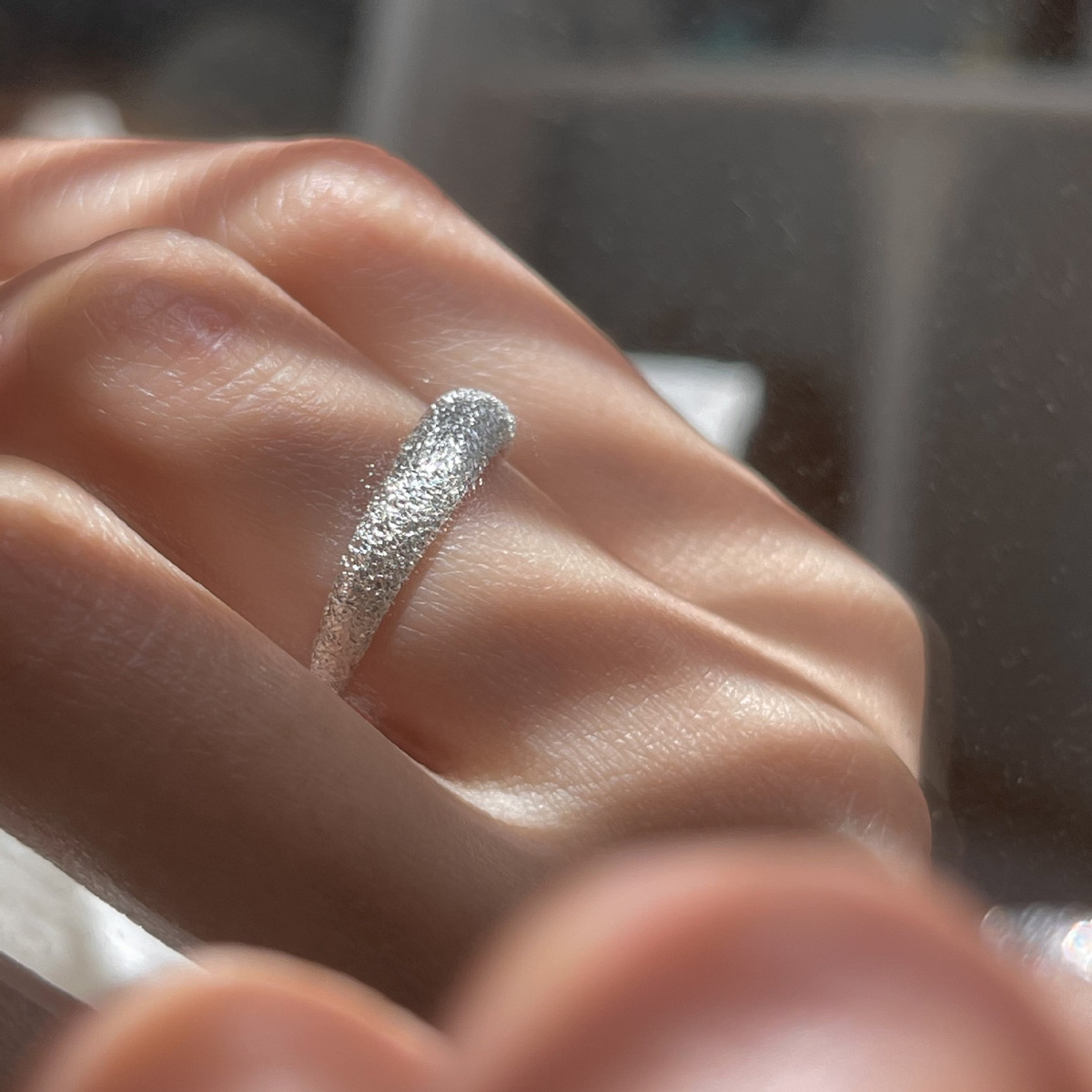 Anello minimalista galaxy in argento opaco design da donna_voghion.com