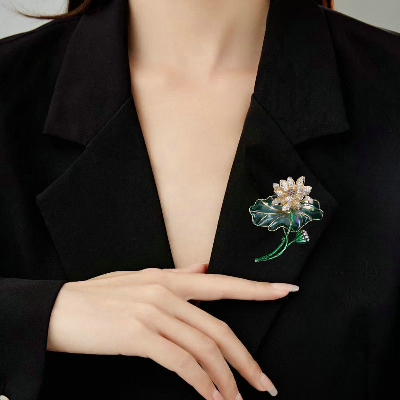 High-End Green Lotus Leaf Three-Dimensional Enamel Brooch, Chinese Style Brooch, Good Luck Lotus, Exquisite Brooch Accessory for Women