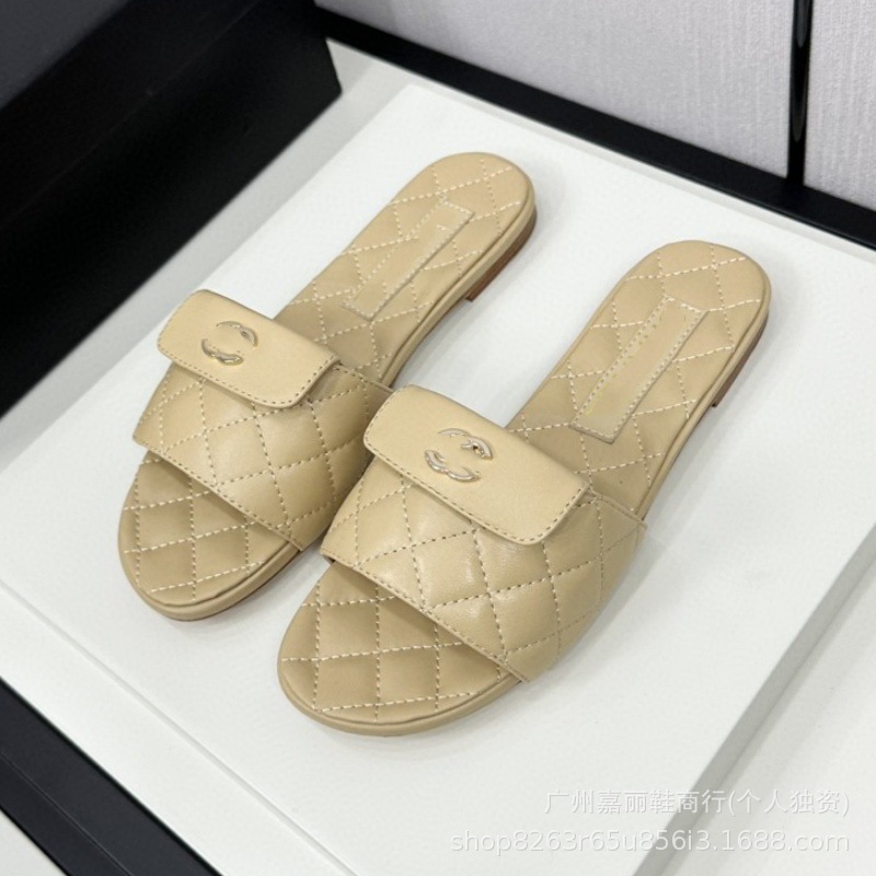 Zapatillas de viento de fragancia pequeña para mujer, primavera y verano 2025 nuevo estilo de cadena negra moda rombo fondo suave zapatillas planas de una palabra