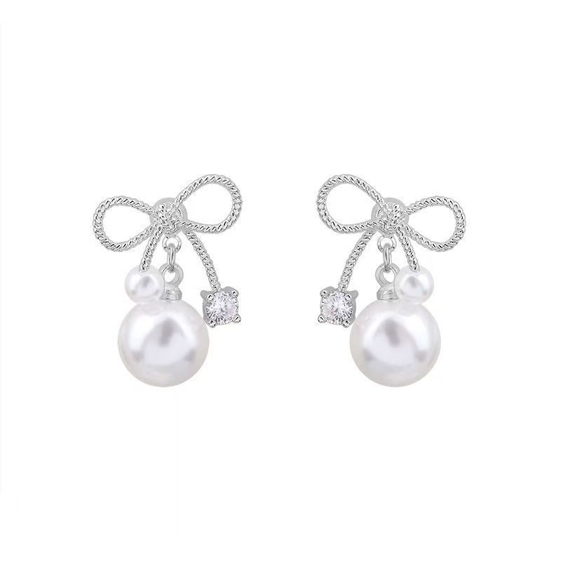 Cubic Zirconia And Pearl Stud Earrings For Everyday Elegance_voghion.com