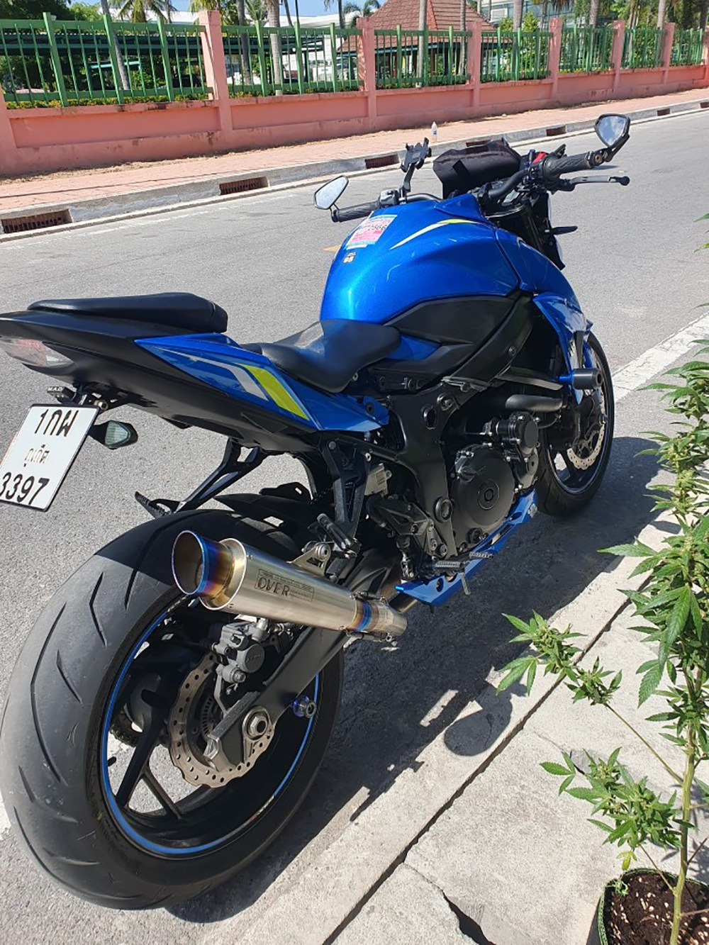 Shark Mouth over Exhaust Motorcycle Exhaust Pipe Suitable for Ninja 400/Z250/R6/R1/Cbr/Mt07/R3