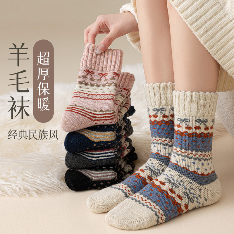 Extra-thick wool retro terry women's socks, ethnic style snowflake design, warm winter home socks, floor socks, sleep socks Extra-thick wool retro terry women's socks, ethnic style snowflake design, warm winter home socks, floor socks, sleep socks