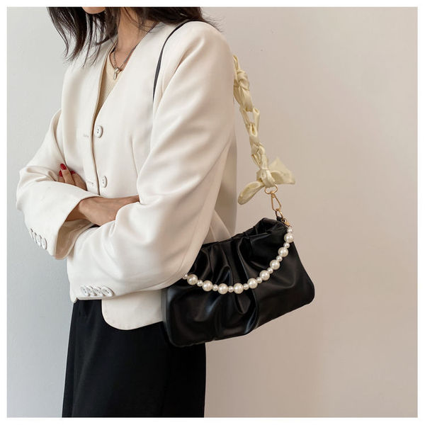 Fashionable underarm bag
