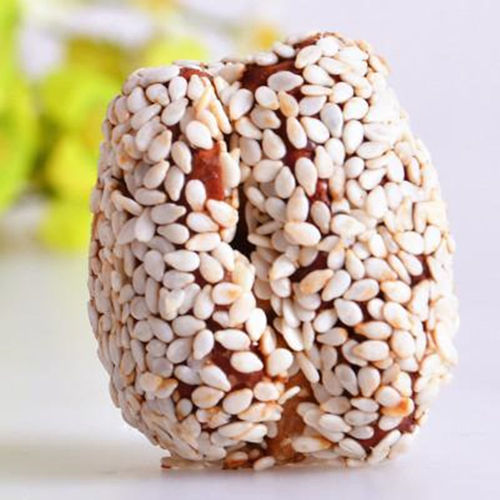 Sesame dates with walnuts wholesale 500g Xinjiang independent Internet celebrity hugs fruit snacks with red dates with walnuts on behalf of delivery