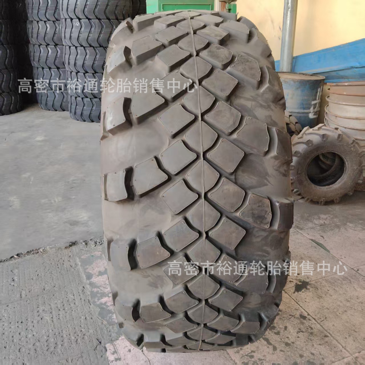 俄罗斯越野炮车轮胎1500x600-635 1200x500-508 1300x530-533