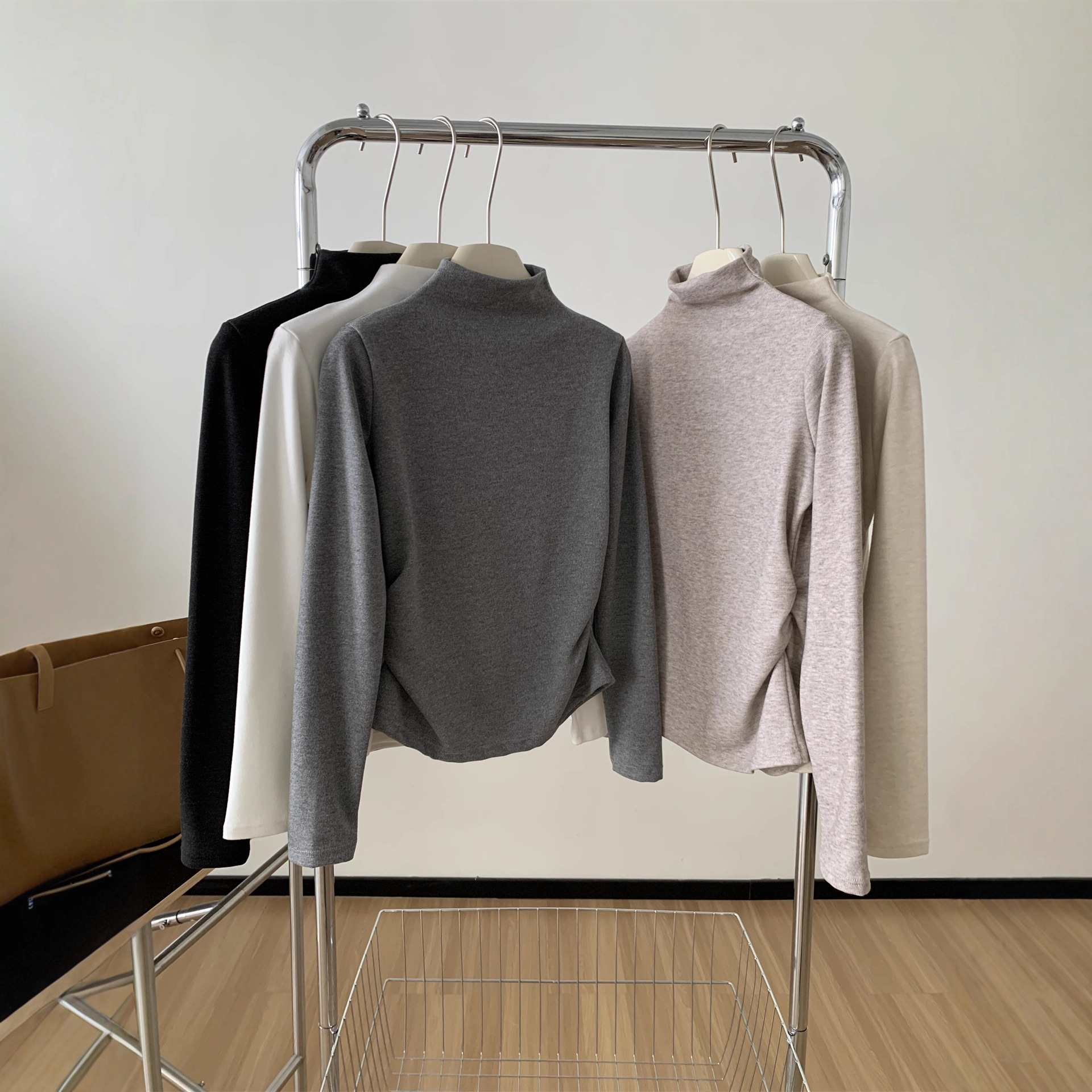 Elegant Style Half-High Collar Slimming Pleated Long-Sleeve T-Shirt for Women, Autumn and Winter Style, Soft and Slim Short Base Shirt