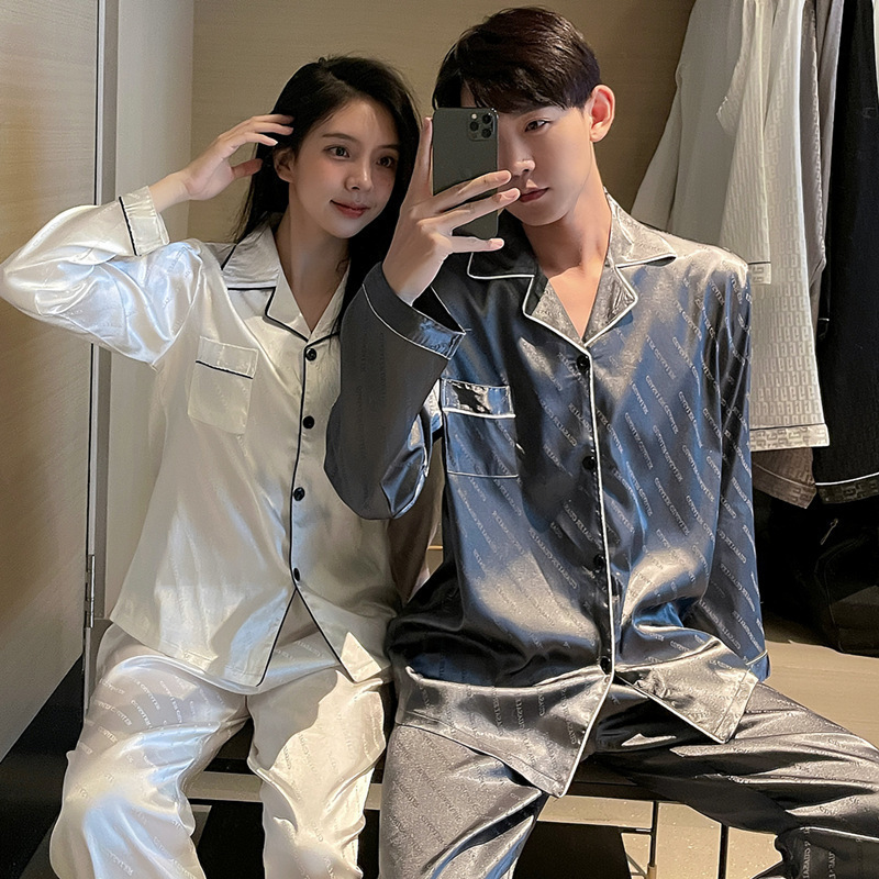 Los pijamas japoneses de Mickey usan un hombre y una mujer de primavera y otoño de manga larga de seda de hielo de alto grado sentido más el tamaño de invierno