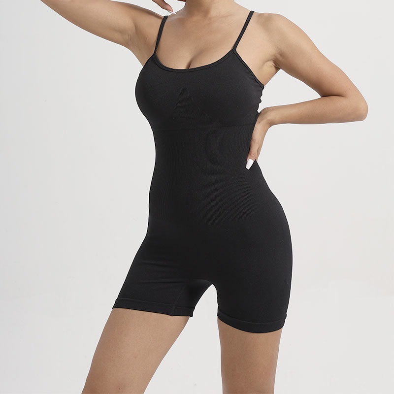 Chalecos transfronterizos europeos y americanos Yoga mono sin costuras glúteos sexy estilo cabestrillo nuevo estilo deportivo mono pantalones cortos mujeres