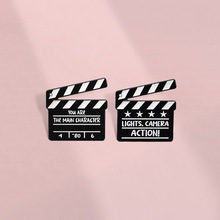 创意电影场记板道具造型金属胸针个性黑色英文字母图案别针徽章