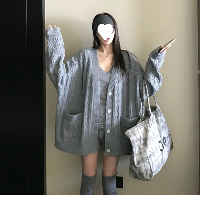 Otoño y invierno estilo coreano estilo perezoso cardigan de flores de cuello en V suéter abrigo abrigo de punto conjunto de pantalones cortos image 3