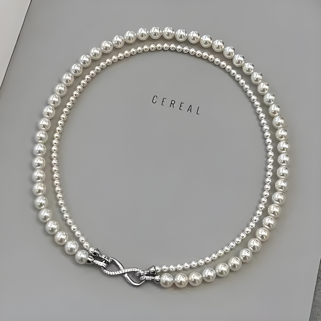 8字のボタンを分割して、首のチェーンの気質を重ねることができます。